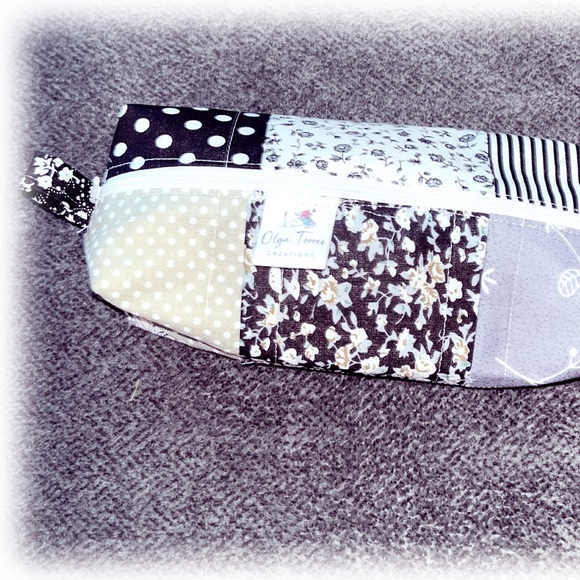 Pouches - Picture 2 of 2